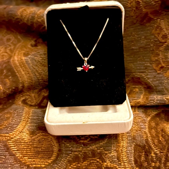 A fantastic gift for Valentine’s Day! A great gift for any occasion. Kay’s box - Picture 2 of 3